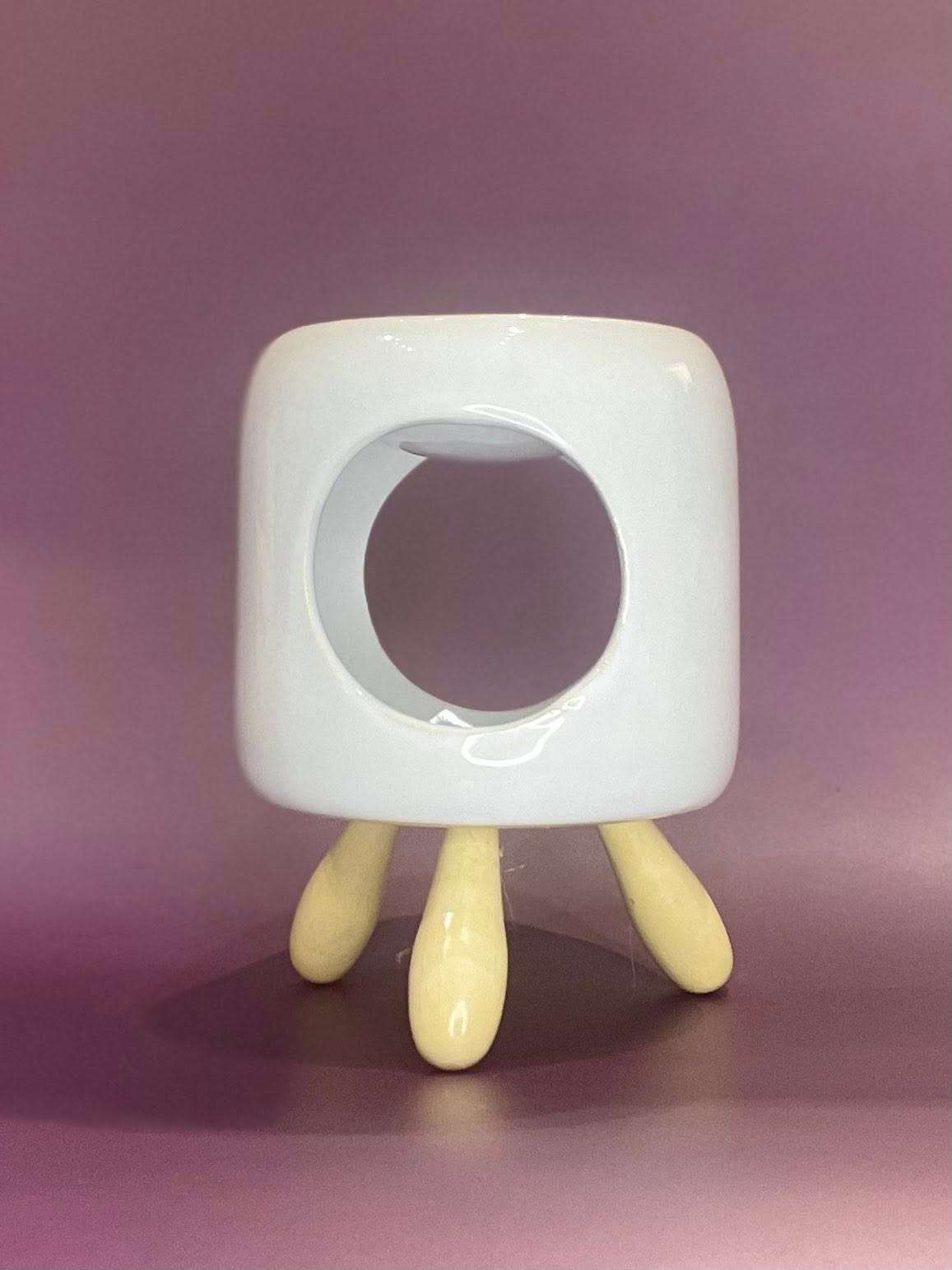 oil burner with legs circle